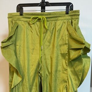 Love Highlight Elegant Vibrant Green Ruffled Pants